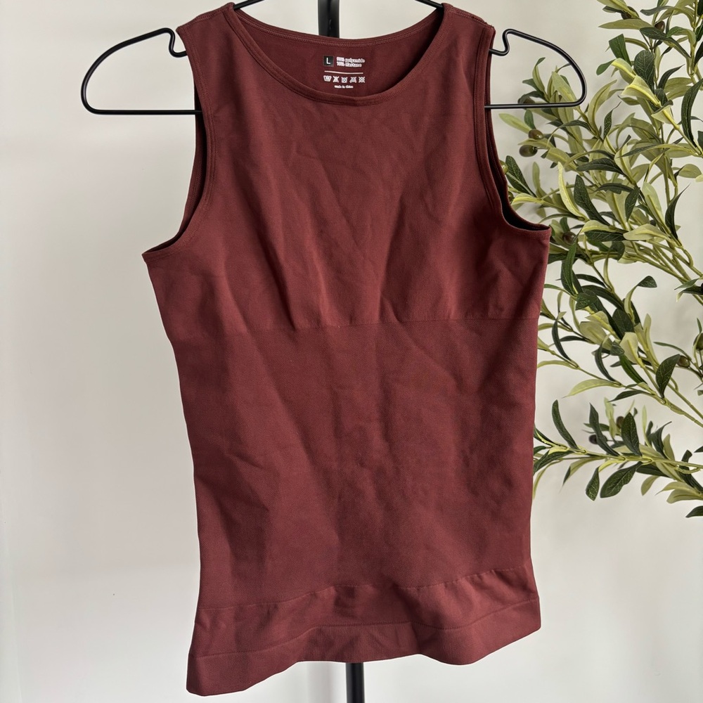 • Brown Sleeveless Top •